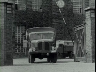 harun farocki - workers leaving the factory / arbeiter verlassen die fabrik (1995)